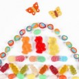 Wielkanocny koszyczek HARIBO pełen niespodzianek Wielkanoc to w naszym kalendarzu jedno z najbardziej radosnych świąt, które kojarzy się z wesołym wiosennym nastrojem i budzącą się do życia przyrodą. To również czas pełen radości, związanej ze...